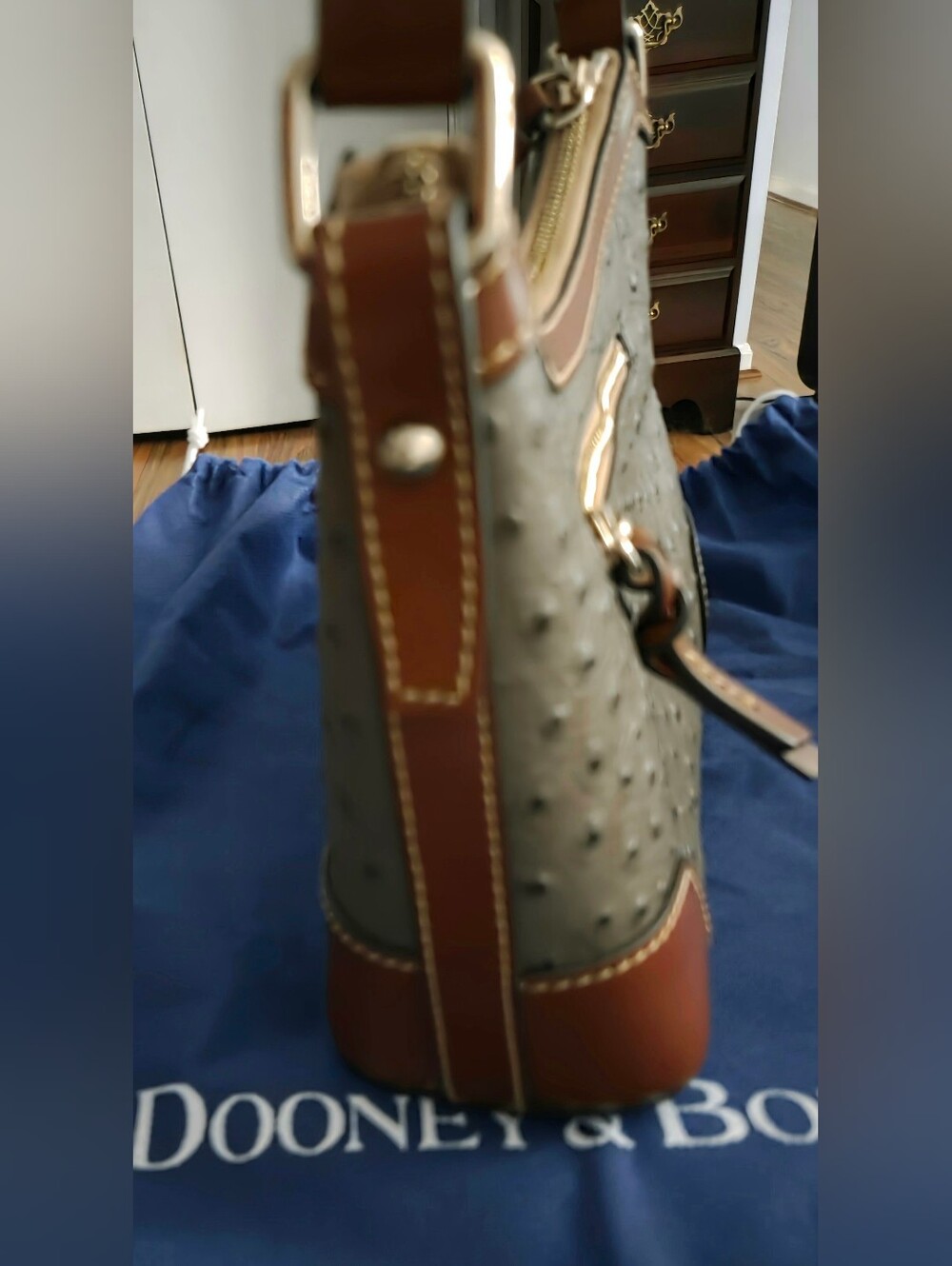 RARE Dooney & Bourke Ostrich Leather Hobo 25 - Pristine Condition - Picture 7 of 10